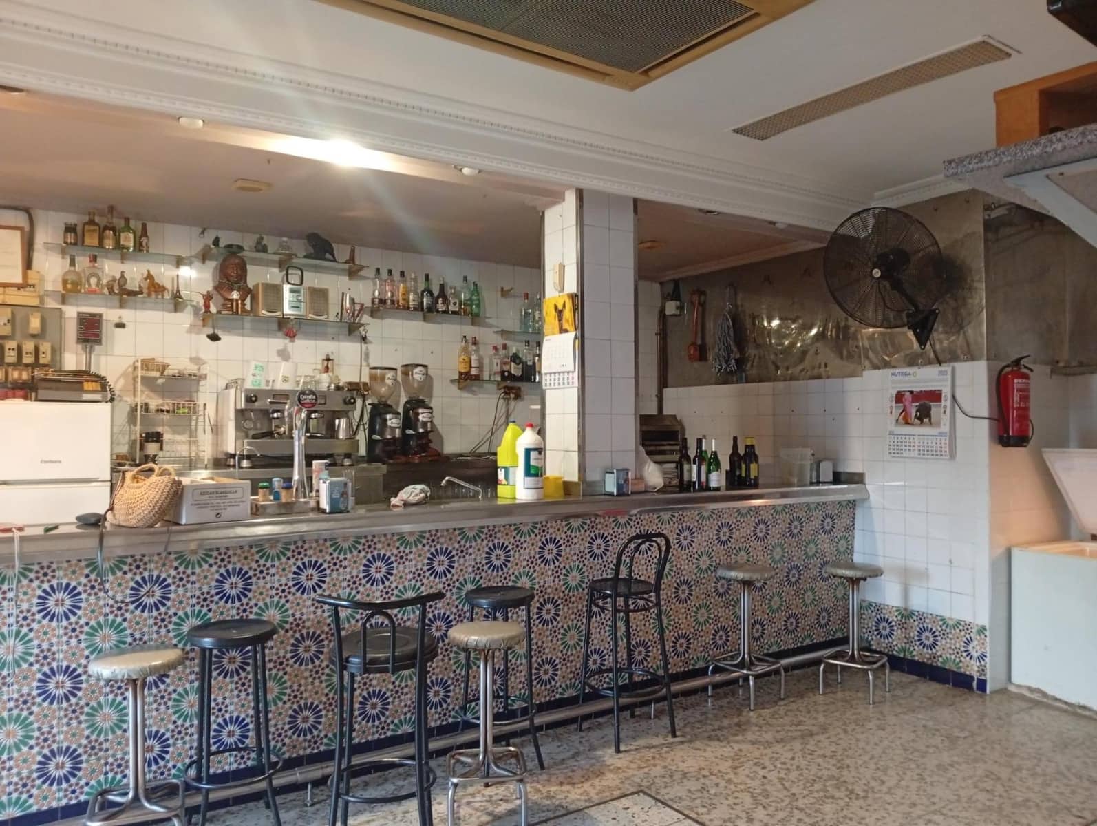 Kommersiell til salgs i Sevilla by - € 98 500 (Ref: 9255334)