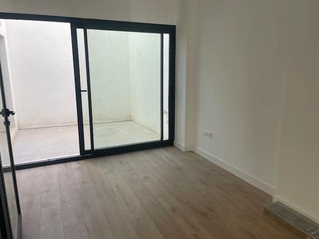 3 soveværelse Rækkehus til salg i Tomares med swimmingpool - € 310.000 (Ref: 9255337)