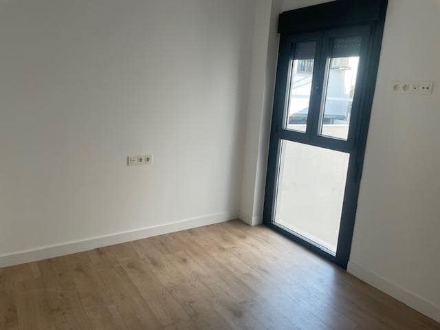 3 soveværelse Rækkehus til salg i Tomares med swimmingpool - € 310.000 (Ref: 9255337)