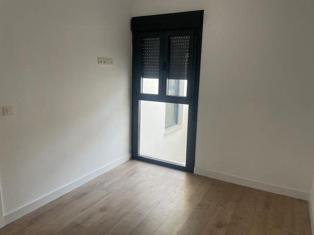 3 chambre Villa/Maison Mitoyenne à vendre à Tomares avec piscine - 310 000 € (Ref: 9255337)