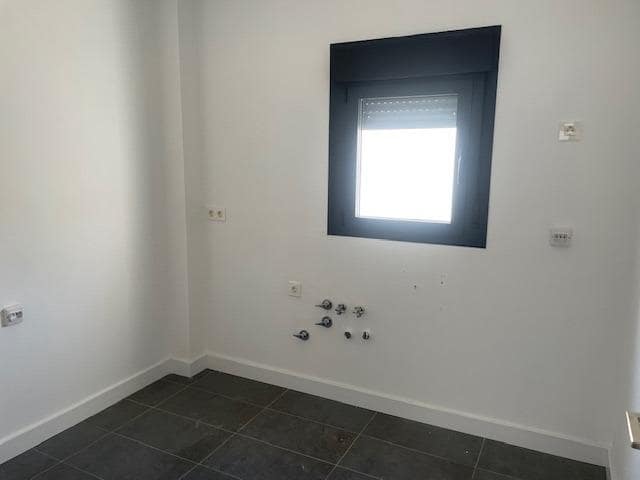 3 chambre Villa/Maison Mitoyenne à vendre à Tomares avec piscine - 310 000 € (Ref: 9255337)