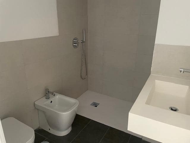 3 soveværelse Rækkehus til salg i Tomares med swimmingpool - € 310.000 (Ref: 9255337)