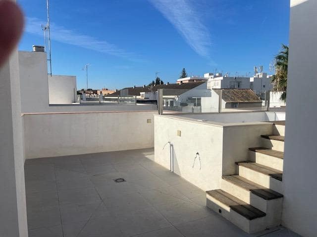 3 soveværelse Rækkehus til salg i Tomares med swimmingpool - € 310.000 (Ref: 9255337)