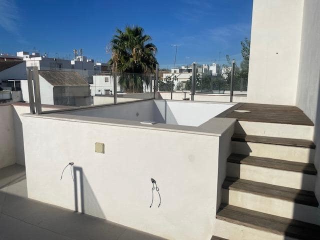 3 soveværelse Rækkehus til salg i Tomares med swimmingpool - € 310.000 (Ref: 9255337)