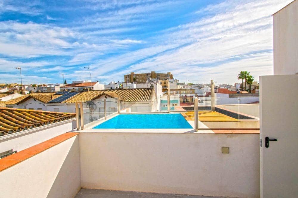 3 soveværelse Rækkehus til salg i Tomares med swimmingpool - € 310.000 (Ref: 9255337)