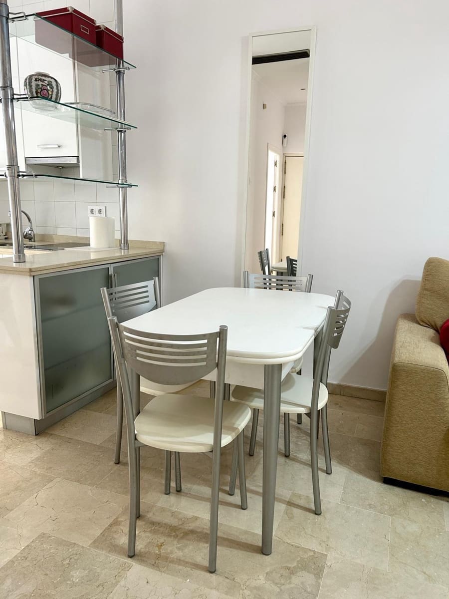 2 soveværelse Lejlighed til leje i Sevilla by - € 1.000 (Ref: 9262664)