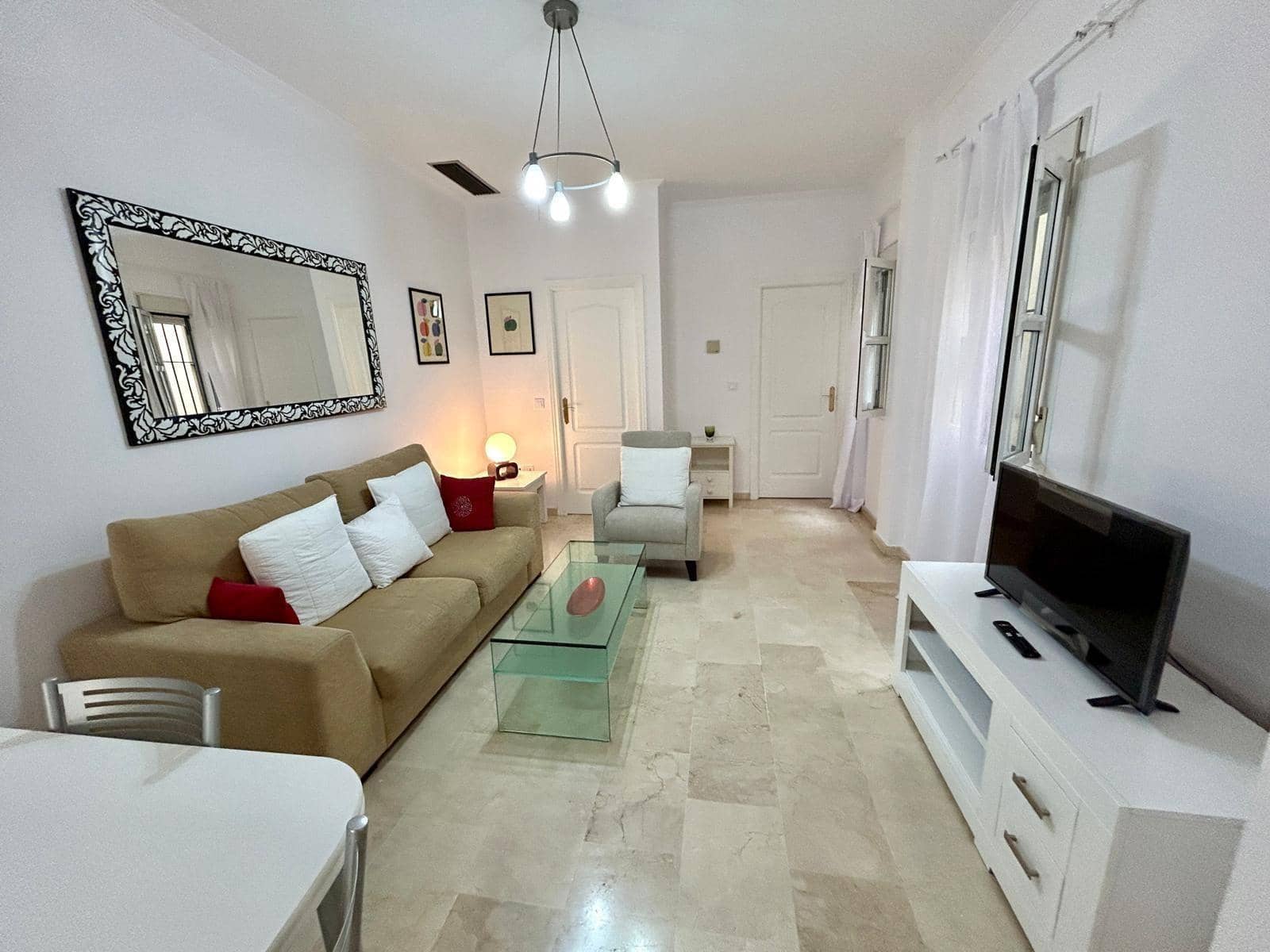 2 soveværelse Lejlighed til leje i Sevilla by - € 1.000 (Ref: 9262664)