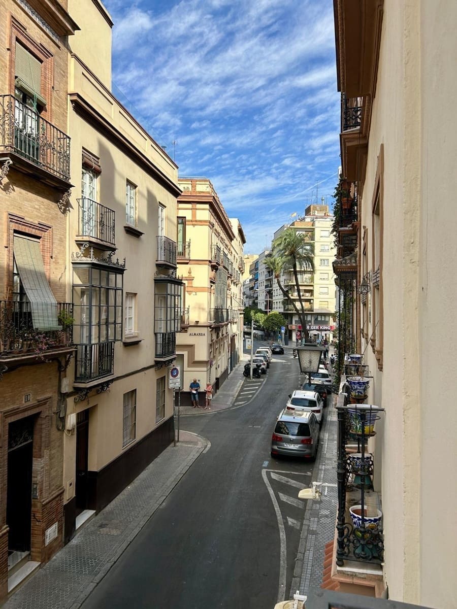 2 soveværelse Lejlighed til leje i Sevilla by - € 1.000 (Ref: 9262664)