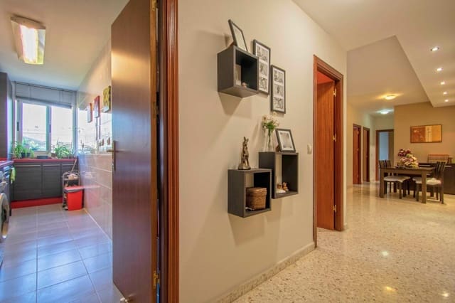 4 soveværelse Lejlighed til salg i Sevilla by med garage - € 320.000 (Ref: 9264623)