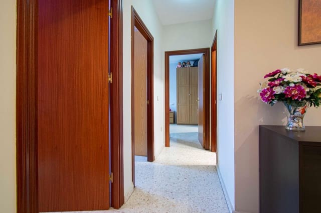 4 soveværelse Lejlighed til salg i Sevilla by med garage - € 320.000 (Ref: 9264623)