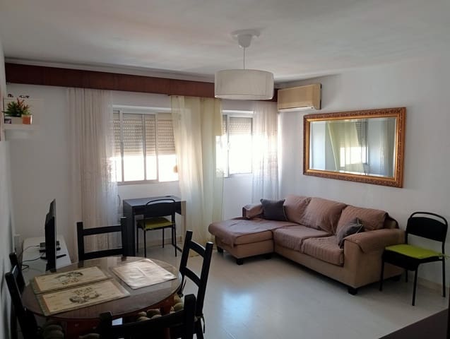 3 soveværelse Lejlighed til leje i Sevilla by - € 900 (Ref: 9264625)