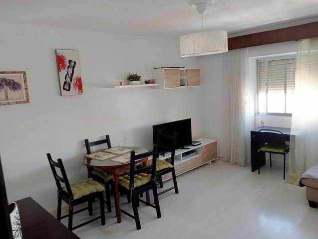 3 soveværelse Lejlighed til leje i Sevilla by - € 900 (Ref: 9264625)