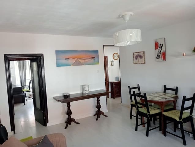 3 soveværelse Lejlighed til leje i Sevilla by - € 900 (Ref: 9264625)