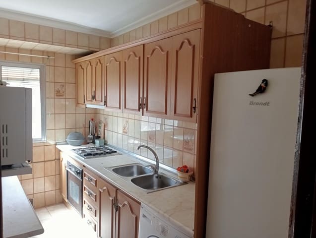 3 soveværelse Lejlighed til leje i Sevilla by - € 900 (Ref: 9264625)