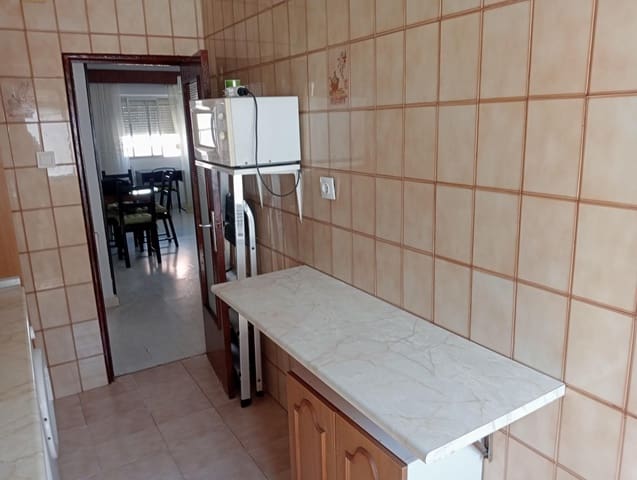 3 soveværelse Lejlighed til leje i Sevilla by - € 900 (Ref: 9264625)