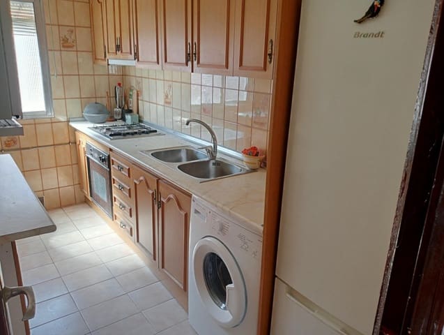 3 soveværelse Lejlighed til leje i Sevilla by - € 900 (Ref: 9264625)