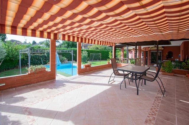 4 chambre Villa/Maison à vendre à Mairena del Aljarafe avec piscine - 735 000 € (Ref: 9264627)