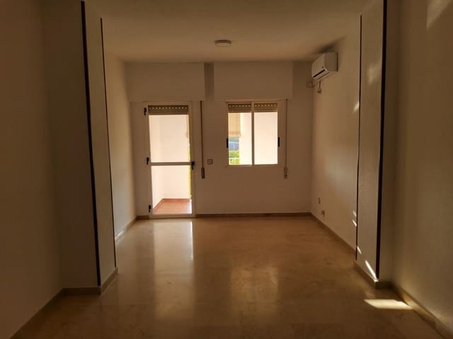 4 soveværelse Lejlighed til leje i Sevilla by med swimmingpool garage - € 1.100 (Ref: 9291666)
