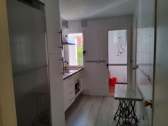 4 soveværelse Lejlighed til leje i Sevilla by med swimmingpool garage - € 1.100 (Ref: 9291666)