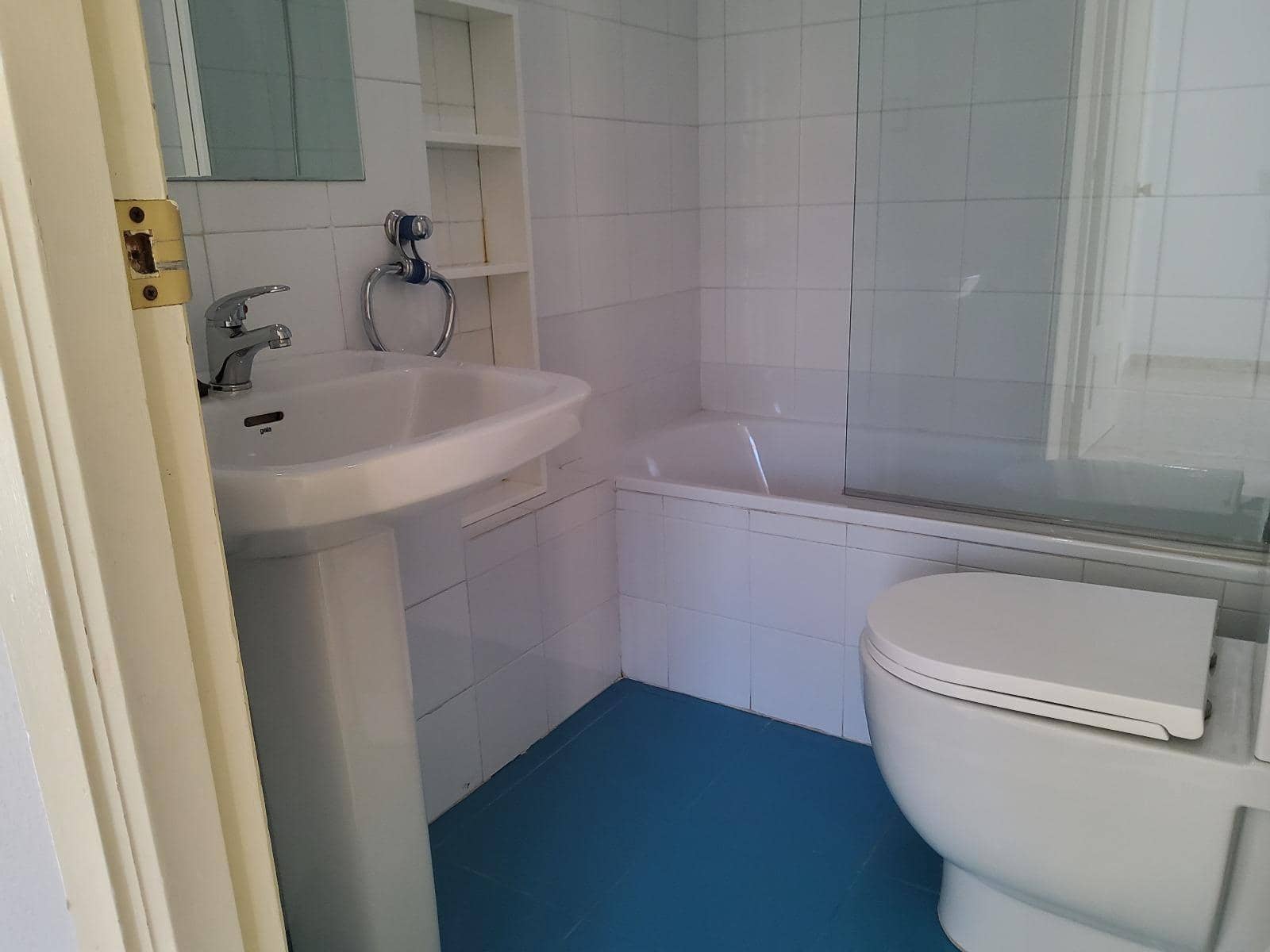 4 soveværelse Lejlighed til leje i Sevilla by med swimmingpool garage - € 1.100 (Ref: 9291666)