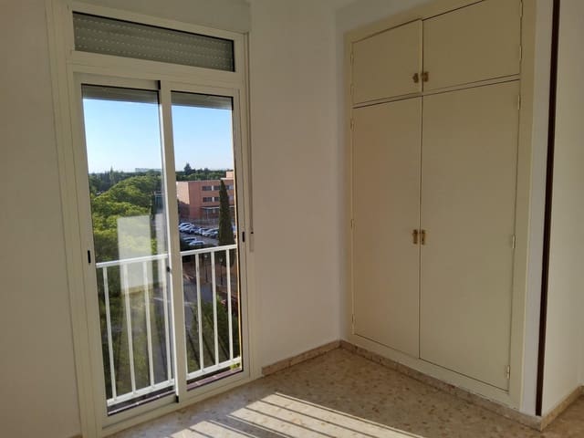 4 soveværelse Lejlighed til leje i Sevilla by med swimmingpool garage - € 1.100 (Ref: 9291666)