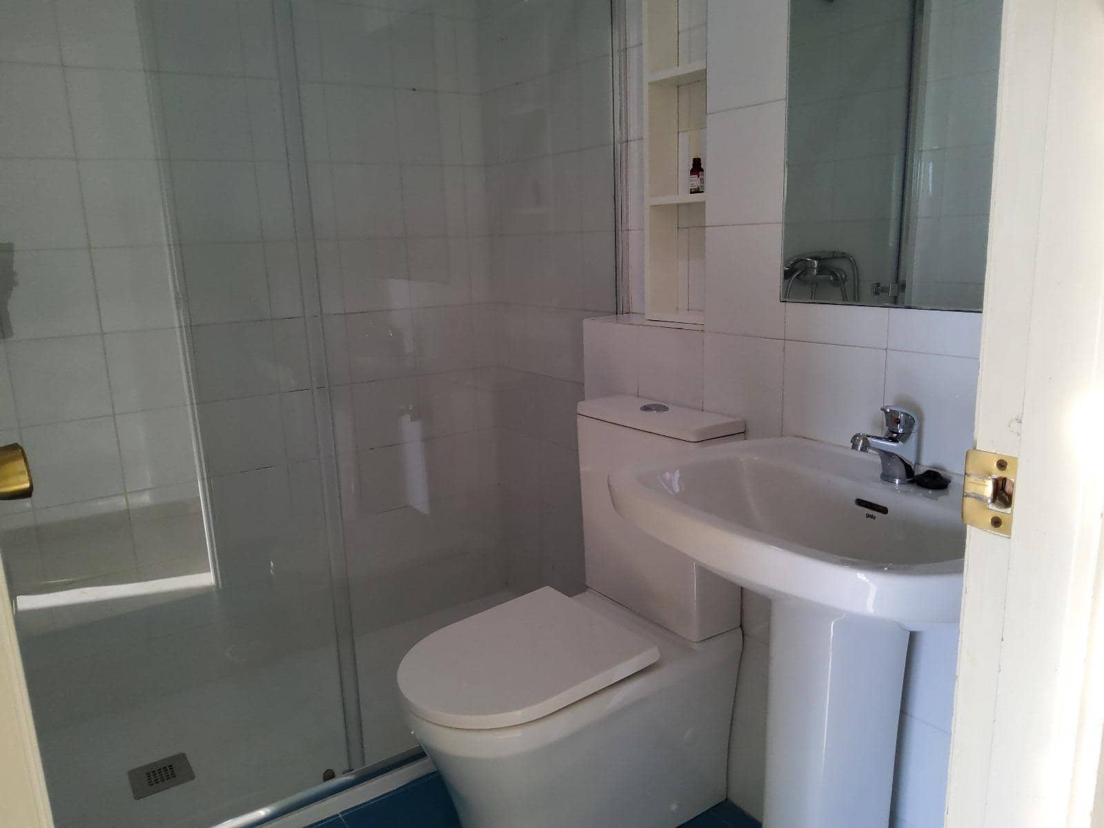 4 soveværelse Lejlighed til leje i Sevilla by med swimmingpool garage - € 1.100 (Ref: 9291666)