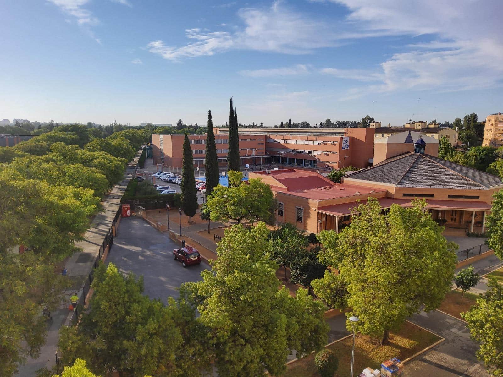 4 soveværelse Lejlighed til leje i Sevilla by med swimmingpool garage - € 1.100 (Ref: 9291666)