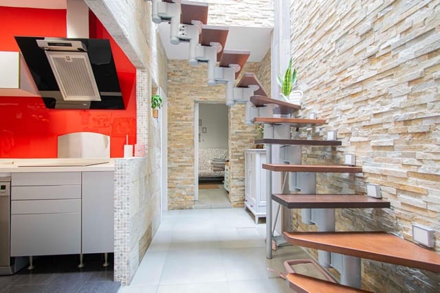 4 chambre Villa/Maison Mitoyenne à vendre à Séville ville - 197 000 € (Ref: 9291667)