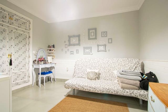 4 chambre Villa/Maison Mitoyenne à vendre à Séville ville - 197 000 € (Ref: 9291667)