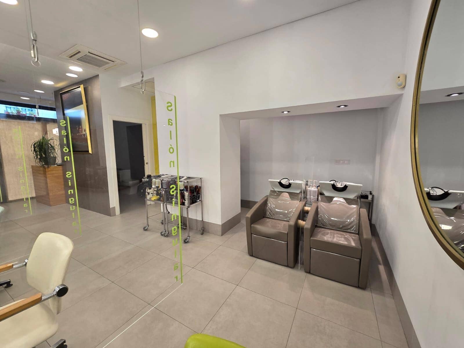 Erhverv til leje i Sevilla by - € 1.200 (Ref: 9296957)