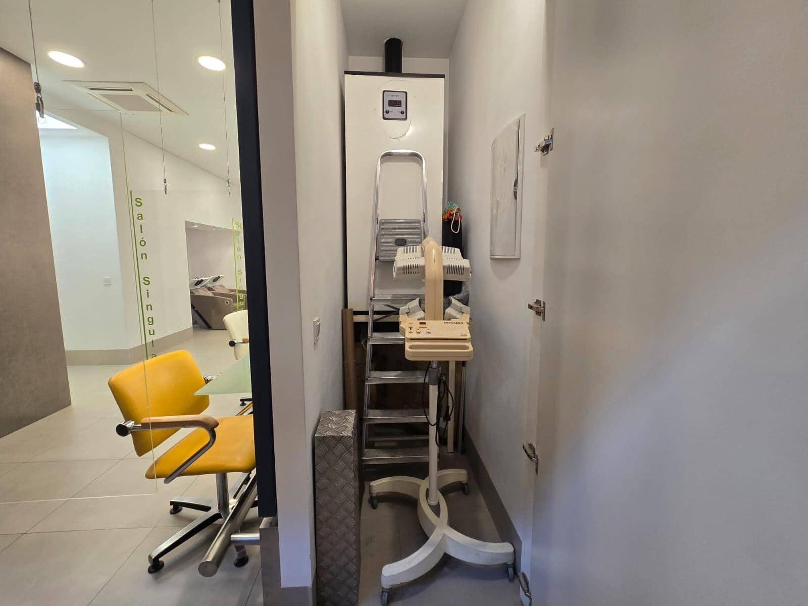 Erhverv til leje i Sevilla by - € 1.200 (Ref: 9296957)