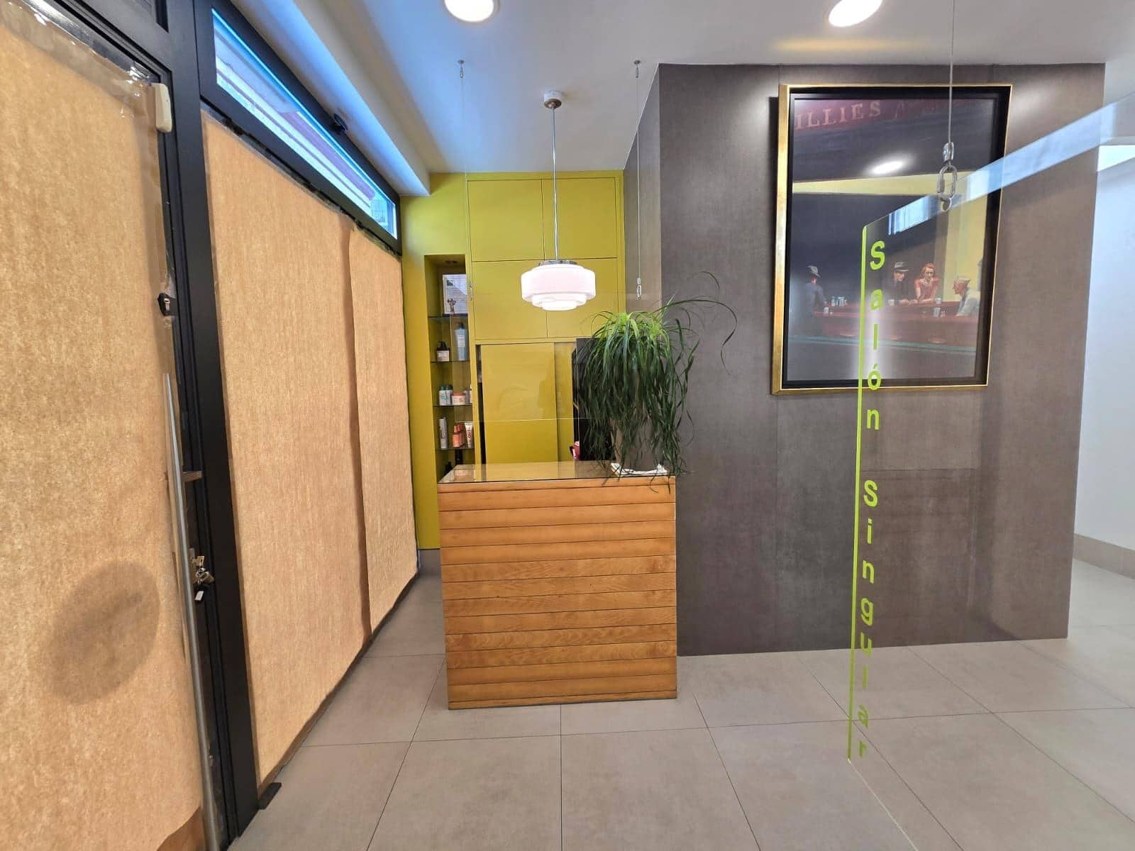 Erhverv til leje i Sevilla by - € 1.200 (Ref: 9296957)