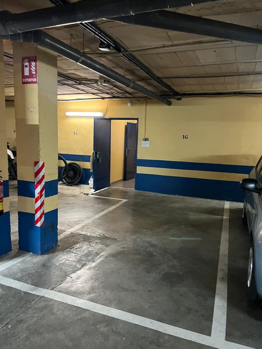 Autotalli myytävänä paikassa Sevilla kaupunki - 8 500 € (Ref: 9301088)