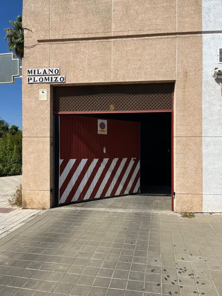 Autotalli myytävänä paikassa Sevilla kaupunki - 8 500 € (Ref: 9301088)