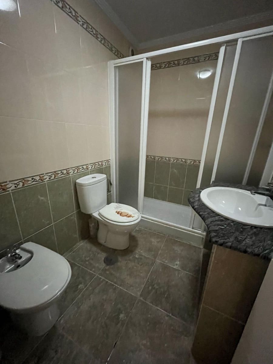 4 soveværelse Lejlighed til leje i Coria del Rio - € 600 (Ref: 9312937)