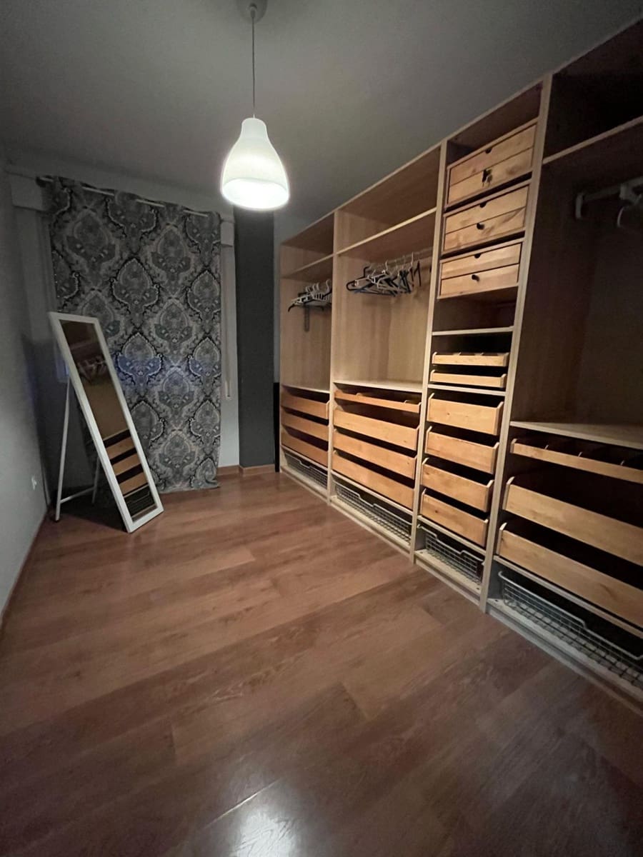 4 soveværelse Lejlighed til leje i Coria del Rio - € 600 (Ref: 9312937)