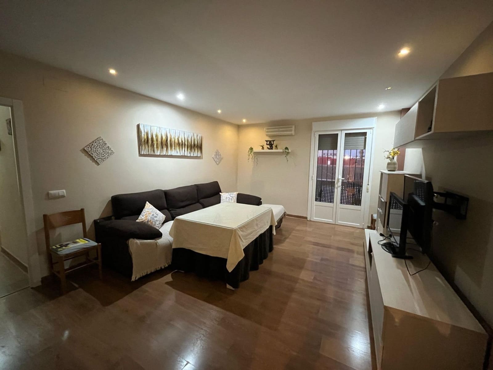 4 soveværelse Lejlighed til leje i Coria del Rio - € 600 (Ref: 9312937)