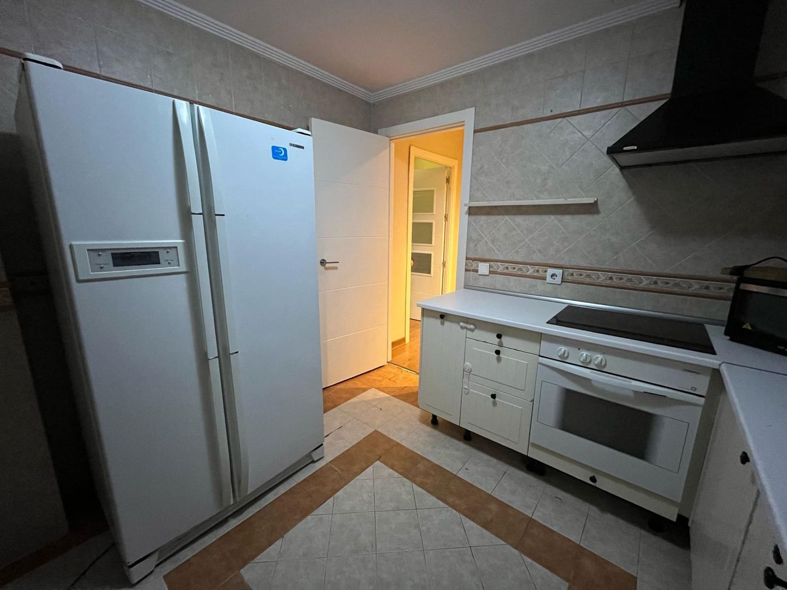 4 soveværelse Lejlighed til leje i Coria del Rio - € 600 (Ref: 9312937)