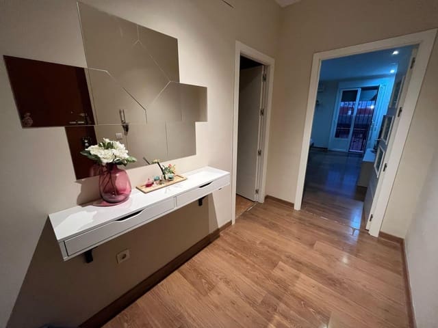 4 Zimmer Wohnung zu vermieten in Coria del Río - 600 € (Ref: 9312937)