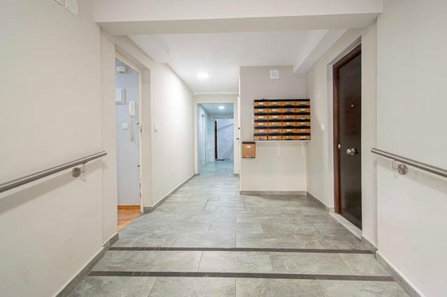 3 chambre Appartement à vendre à Parque Alcosa, Séville ville - 149 900 € (Ref: 9312940)