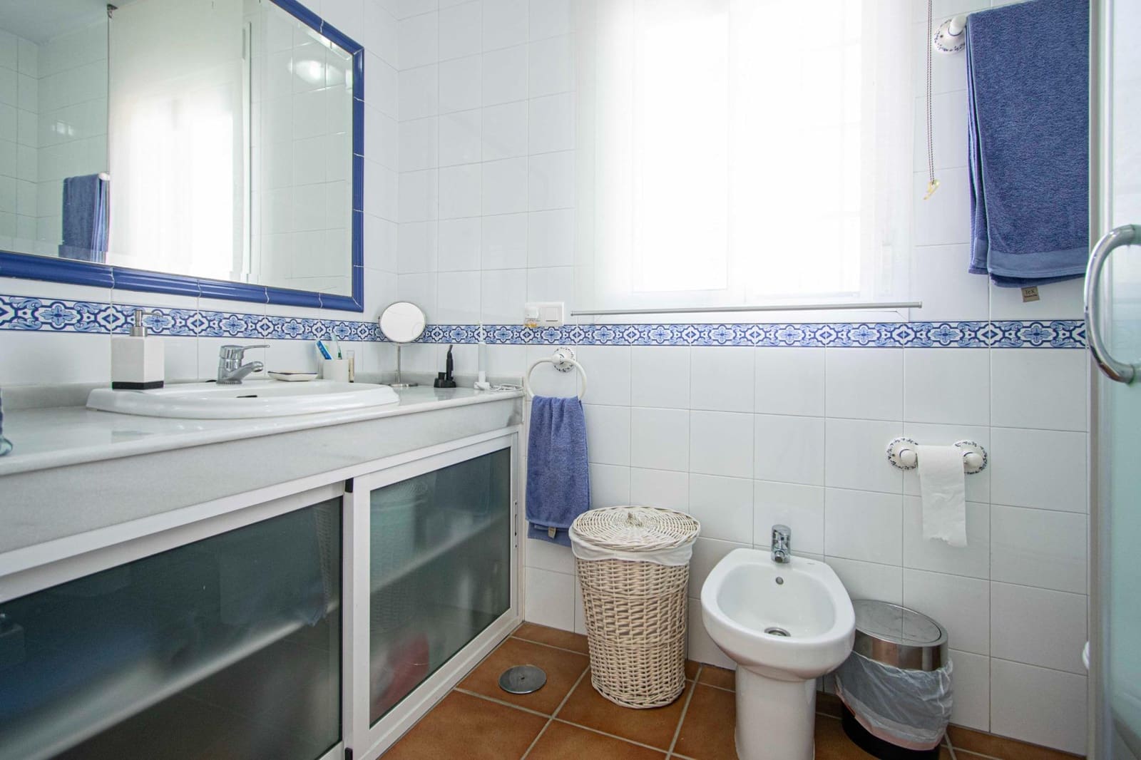 5 bedroom Villa for sale in Sanlucar la Mayor with pool - € 414,520 (Ref: 9317893)