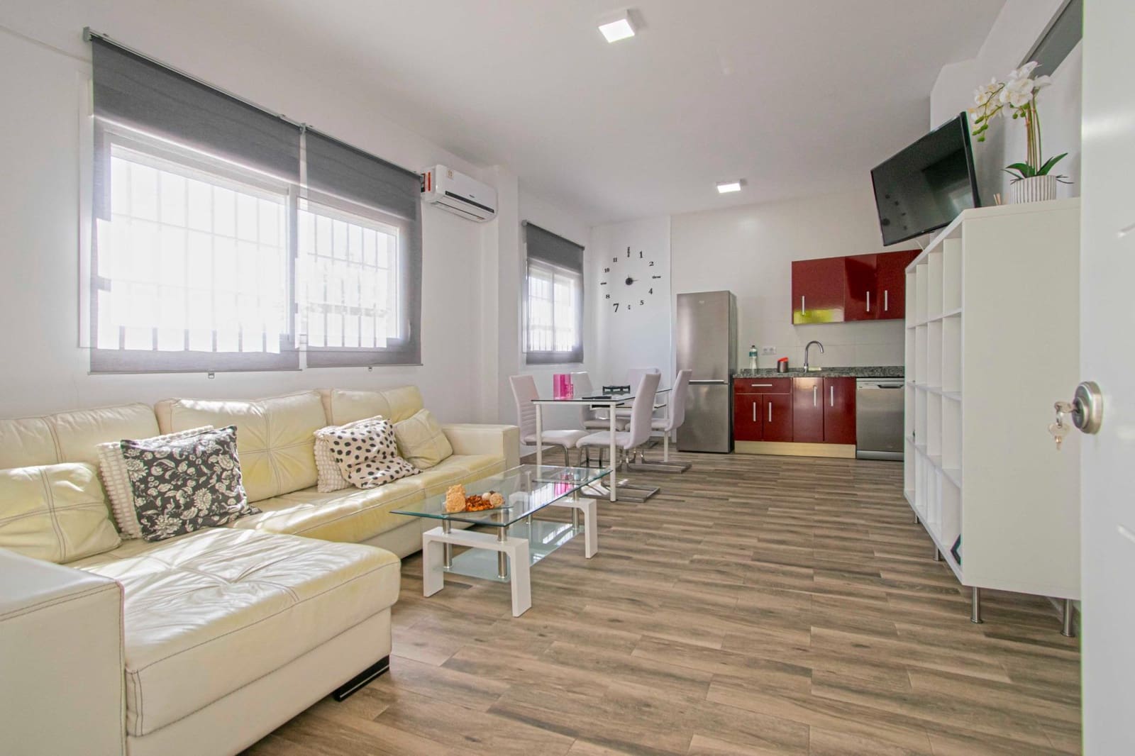 5 bedroom Villa for sale in Sanlucar la Mayor with pool - € 414,520 (Ref: 9317893)