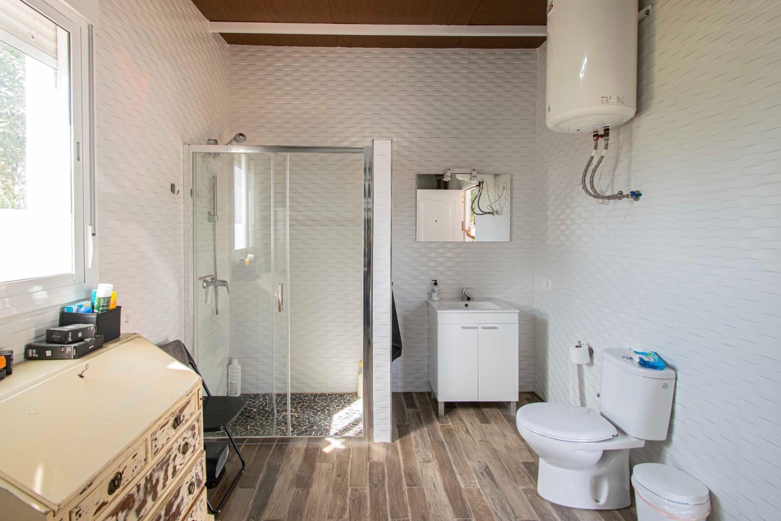 5 bedroom Villa for sale in Sanlucar la Mayor with pool - € 414,520 (Ref: 9317893)