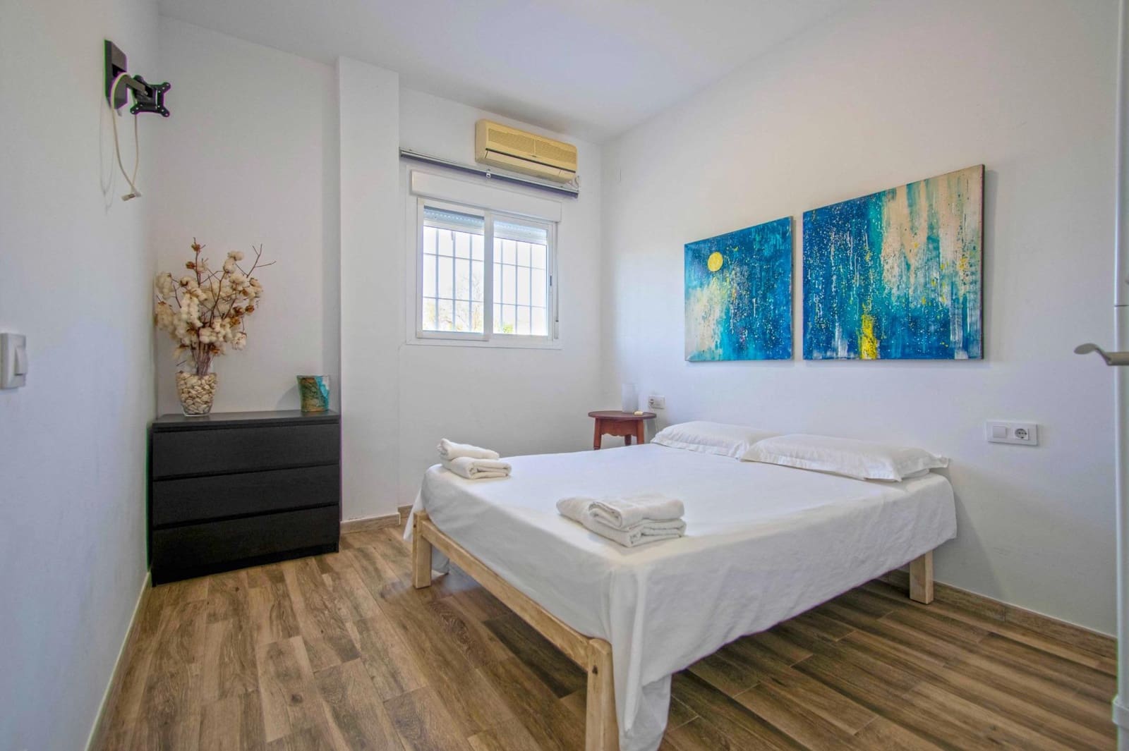 5 bedroom Villa for sale in Sanlucar la Mayor with pool - € 414,520 (Ref: 9317893)