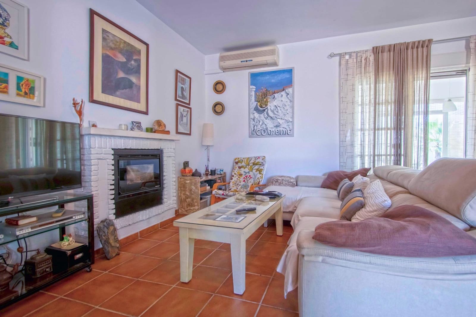 5 bedroom Villa for sale in Sanlucar la Mayor with pool - € 414,520 (Ref: 9317893)