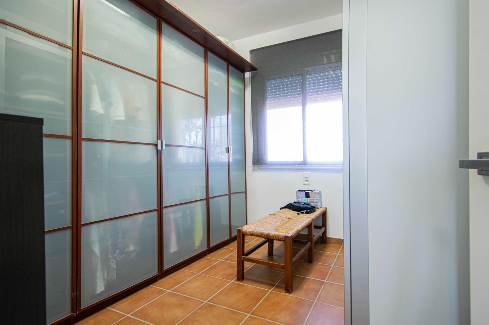 5 bedroom Villa for sale in Sanlucar la Mayor with pool - € 414,520 (Ref: 9317893)