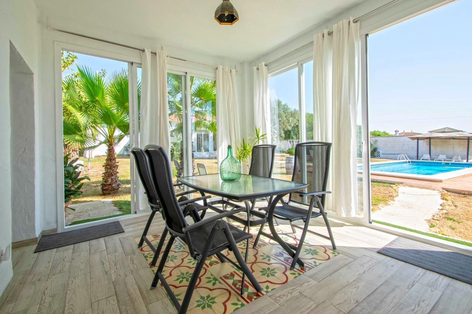 5 bedroom Villa for sale in Sanlucar la Mayor with pool - € 414,520 (Ref: 9317893)