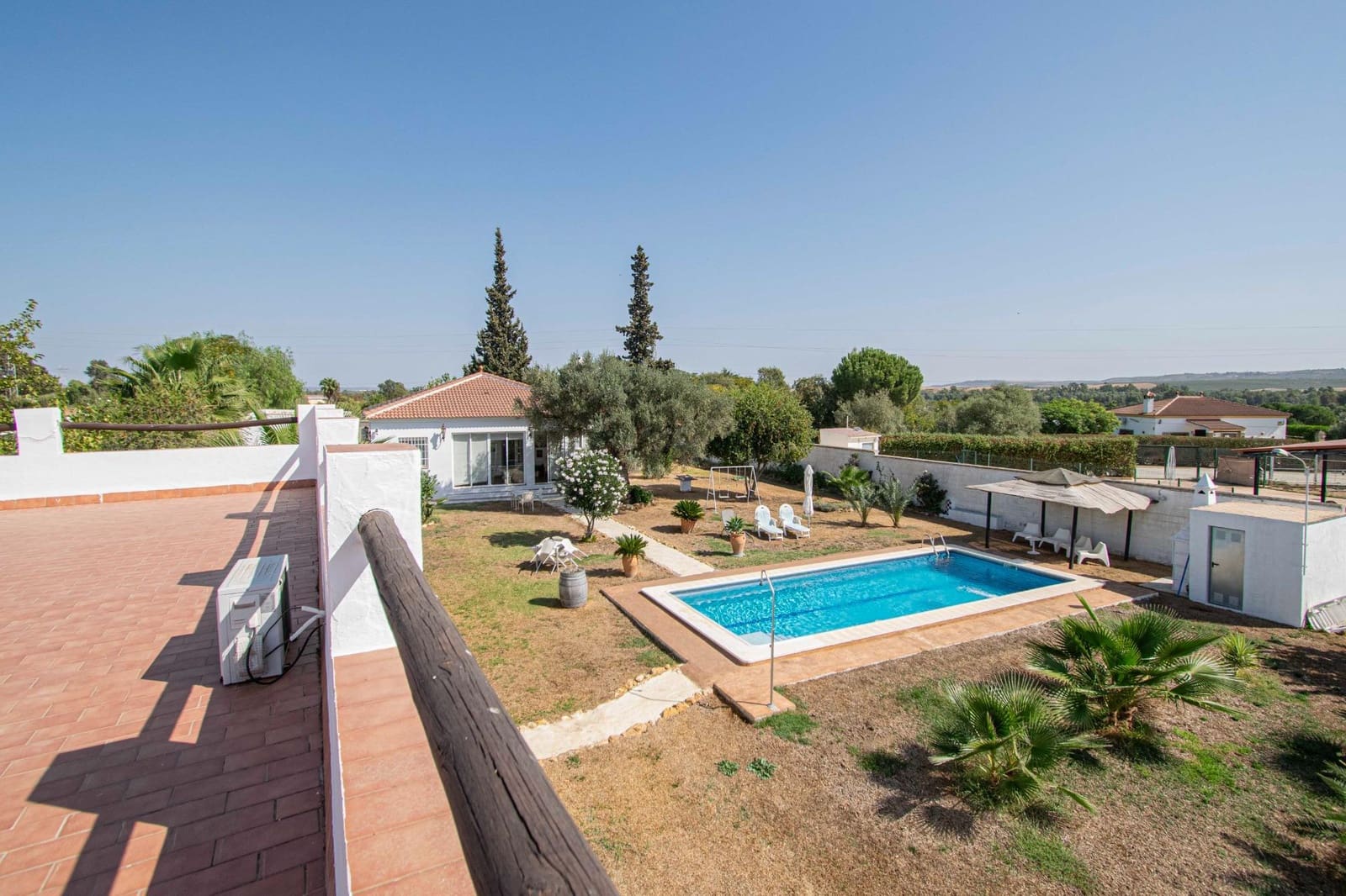 5 bedroom Villa for sale in Sanlucar la Mayor with pool - € 414,520 (Ref: 9317893)