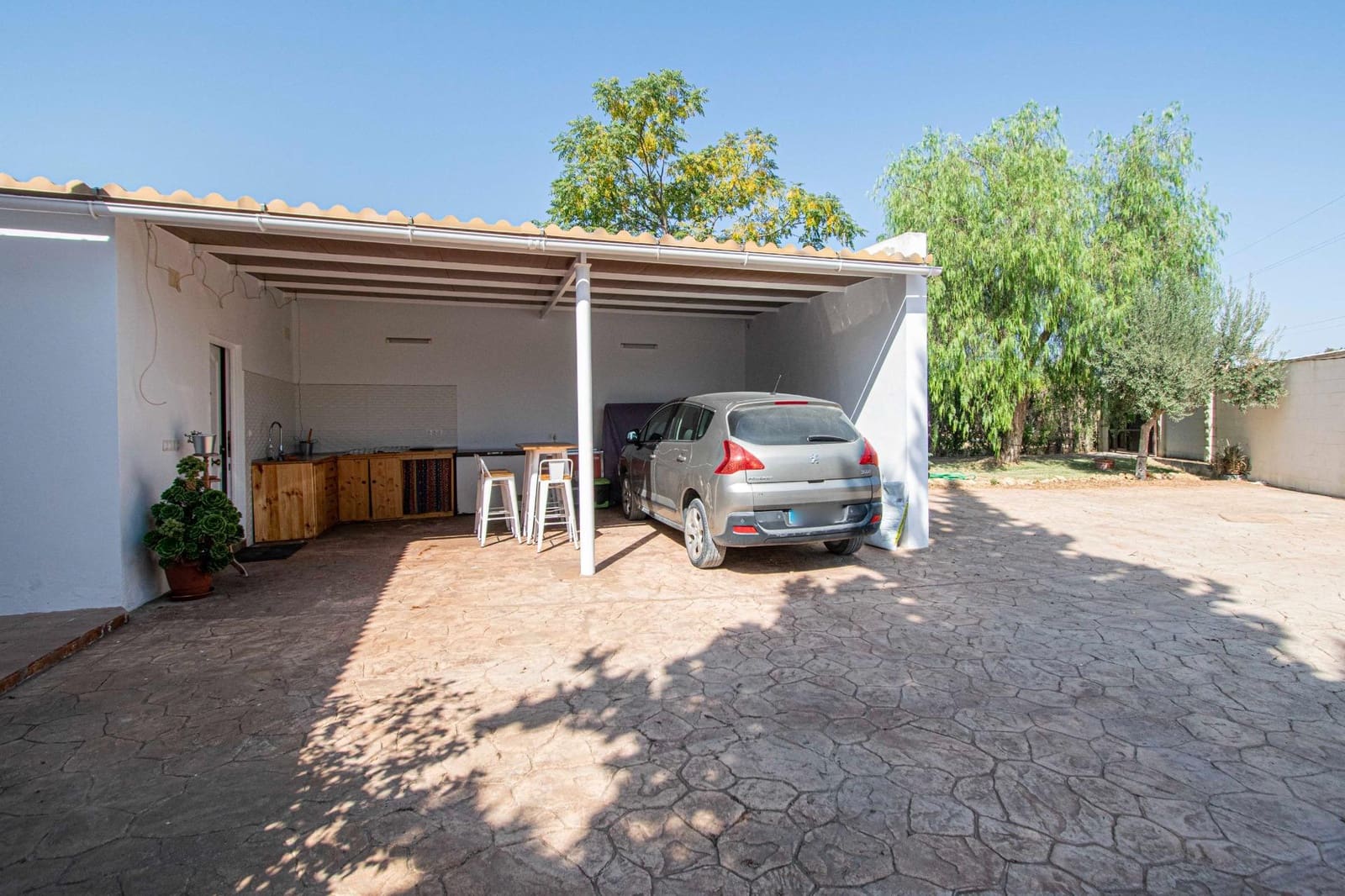 5 bedroom Villa for sale in Sanlucar la Mayor with pool - € 414,520 (Ref: 9317893)