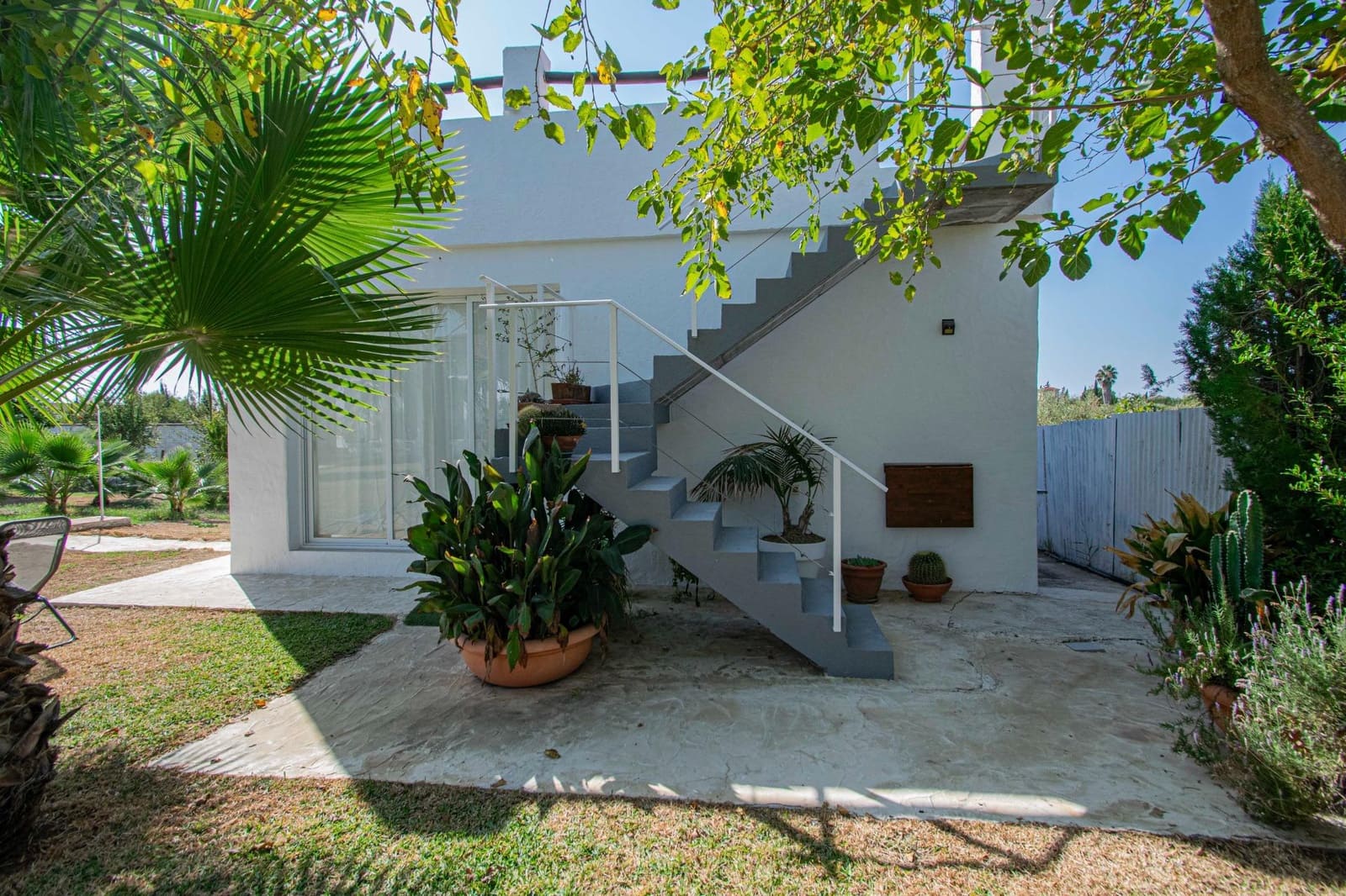 5 bedroom Villa for sale in Sanlucar la Mayor with pool - € 414,520 (Ref: 9317893)
